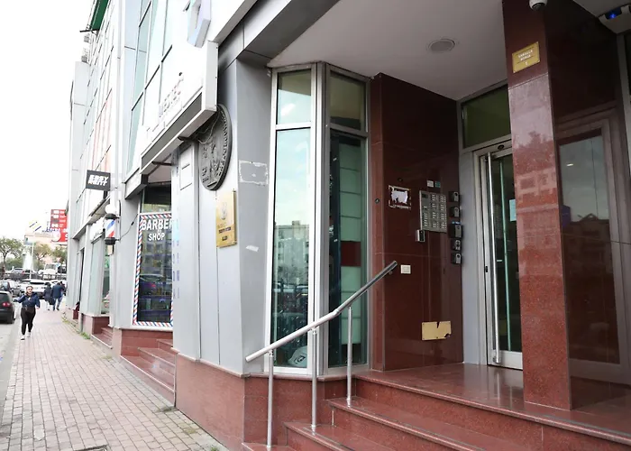 Select 4 * ティラナ